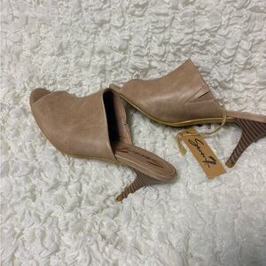 Seven7 Tan Mules with Textured Heel
